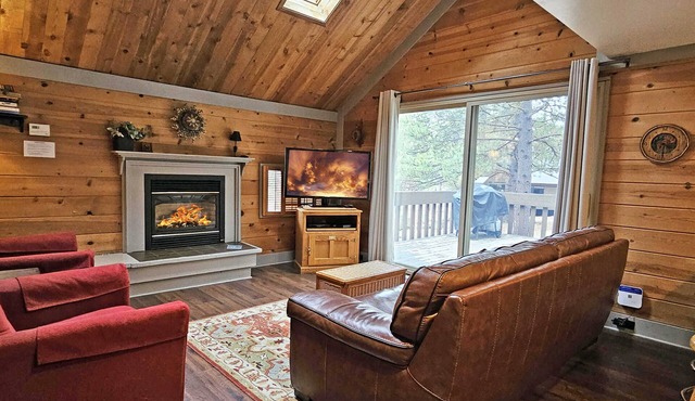 4 Pole House-Sunriver, Oregon: BBQ, WiFi, SHARC Aquatics, Tubing Hill, Mt. Bachelor, Golf, Deschutes River, Tennis, Bike Paths