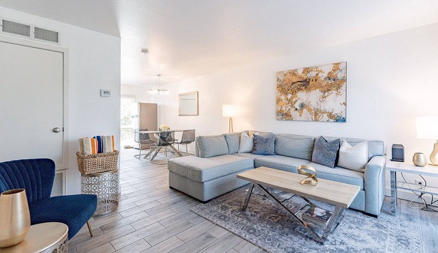 4 pools, quiet Townhouse Walking Distance to Old Town, Five Star Reviews