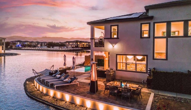 4 Private EnSuites, 270* Lake View, pool+spa, Sleeps 12