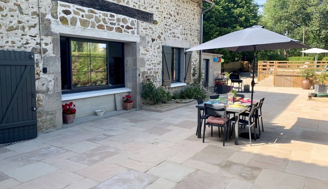 4* Private luxury Gîte on the River Vincou