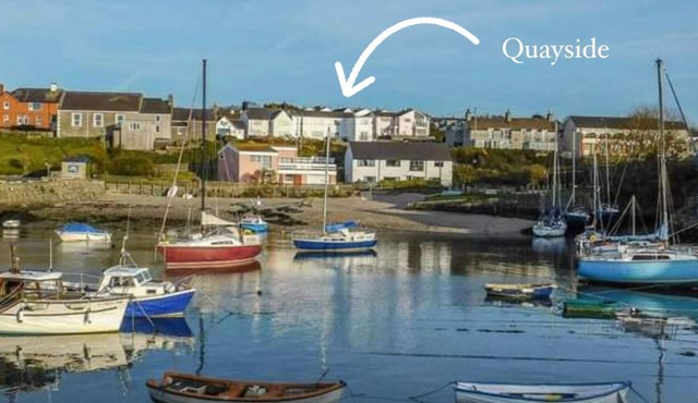 4* "Quayside" Apartment in heart of beautiful Cemaes Bay. Dog friendly