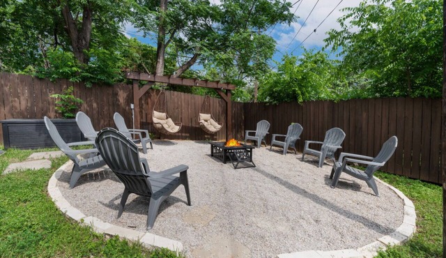 4 Queen Beds | High Speed Wifi | Private Parking