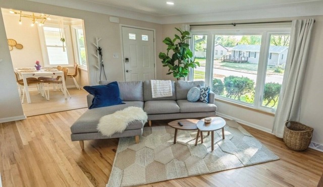4 Queen Beds Pet-Friendly Family Stay Sleeps 6