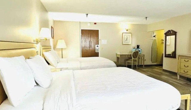 4 Relaxing Units Near UMPI With Breakfast and Easy Access to Hiking & Skiing