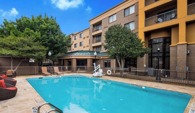 4 Relaxing Units Near Galatyn Woodland Preserve, with FREE Parking, Pool!