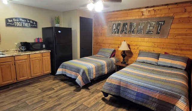 #4 River Retreat-Uncertain Lodge and Inn