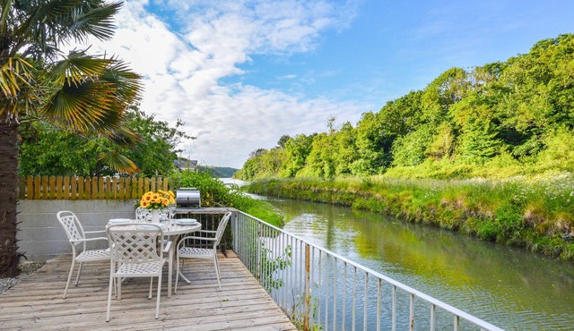 4 Riverside - Two Bedroom House, Sleeps 4