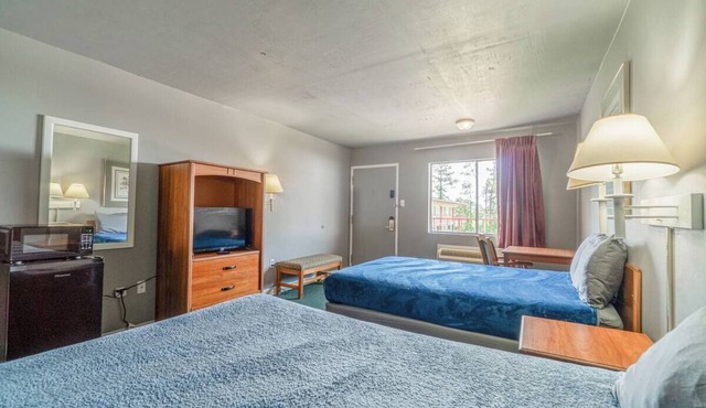 4 Road Trip-Friendly Rooms w/2 Full Beds Room Close to Dining & Lake Adventures