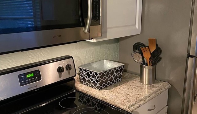 4 room-1 bath house - fully furnished - fenced backyard - patio BBQ Firepit