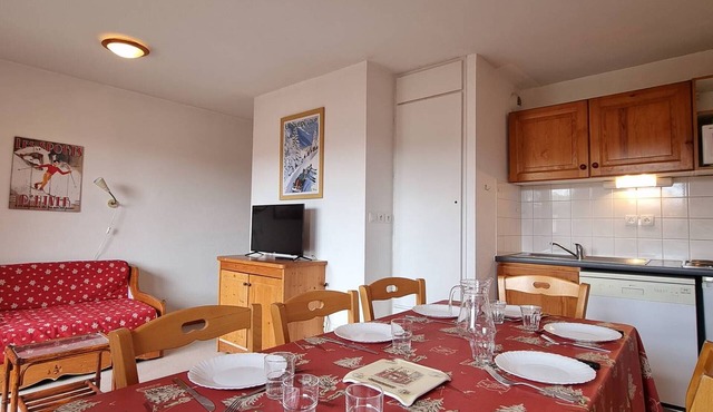 4-room apartment, 8 ppl, near slopes, parking, ski locker