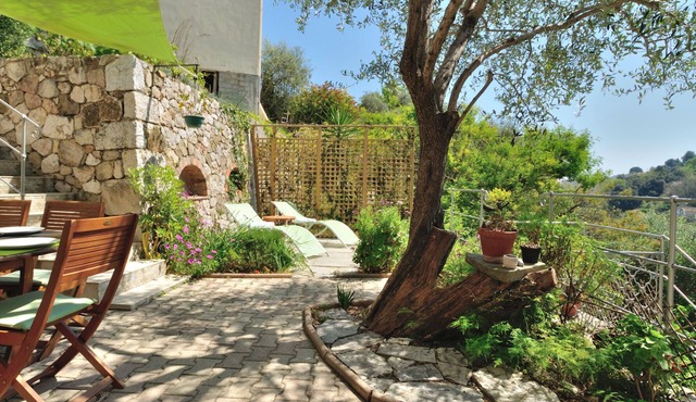 4 room apartment on the ground floor of villa for 6-8 people with all mod cons