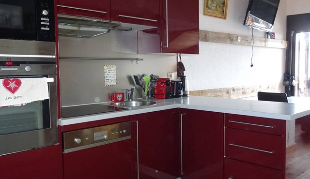 4-Room Duplex, 8 ppl, comfortable, central street, garage, south-facing