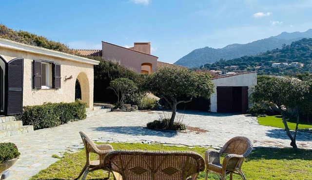 4-room villa, 7 beds, near beach, terrace, garden, parking, Wi-Fi