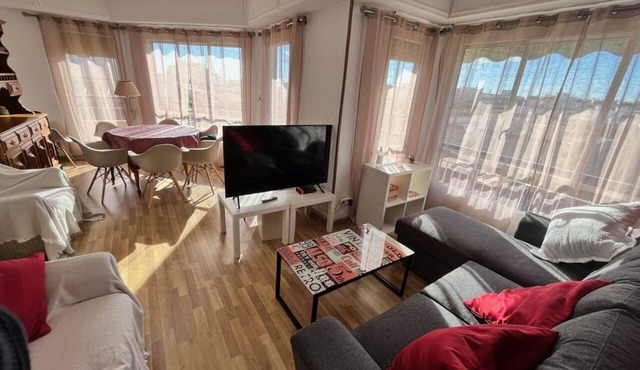 4 ROOMS+ SENECA CENTER APARTMENT