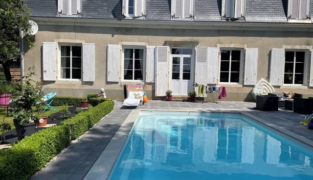 4 rooms sleeping 12 with swimming pool and fully equipped kitchen Le Mans/Circuit 24H