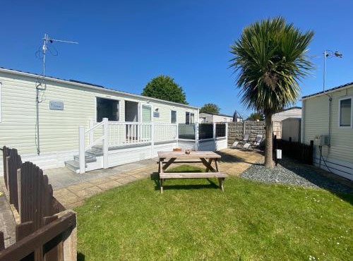 4 Sandringham, Patrington Haven, Hot Tub, Private garden & Parking