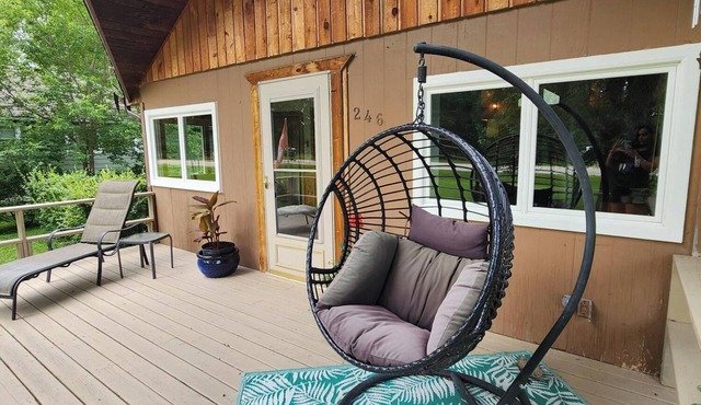 4-Season 3-Bedroom Family Friendly Home Near Pier, Beach & Ice Fishing Roads