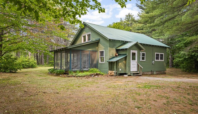 4- season Adirondack Retreat on Paradox Lake, 3 miles from Schroon Lake!