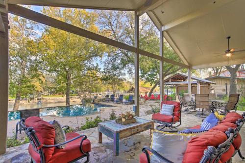 4-Season Boathouse, Hot Tub! Guadalupe River Oasis
