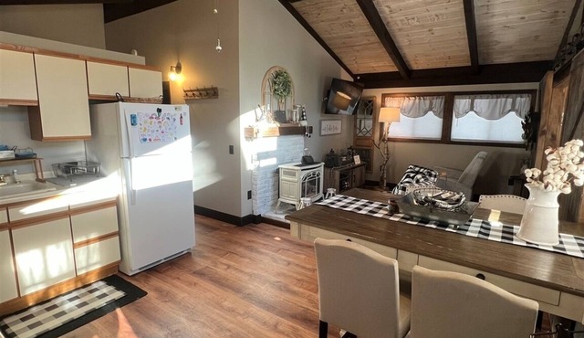 4 Season Cottage in Alpine Village Association with water access to Moose Pond.