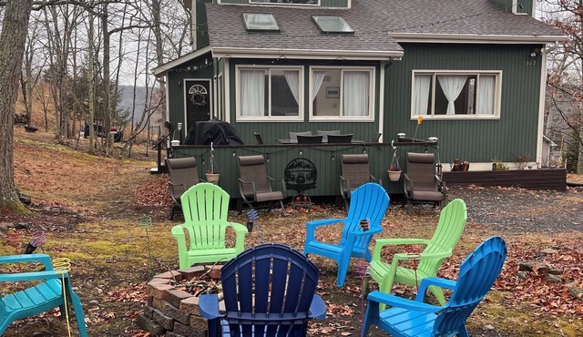 4 Season Fun Filled Mountain Retreat in Saw Creek Estates with Tons of Amenities