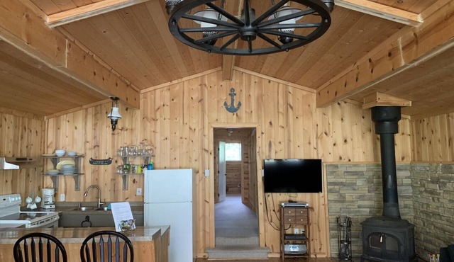 4 Season Lakefront Cabin For Rent - Saint Malo