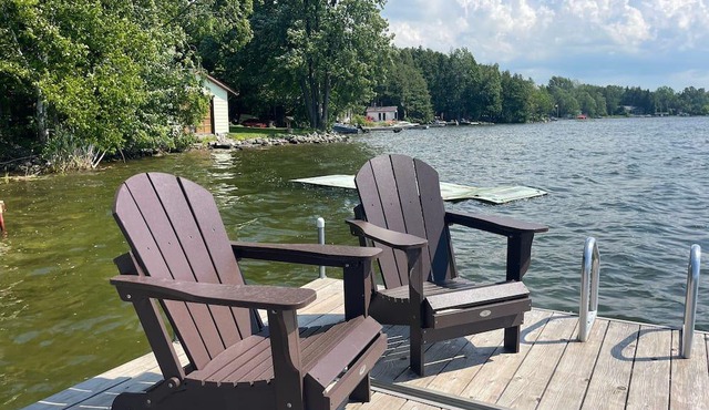 4 Season Lakefront Cottage