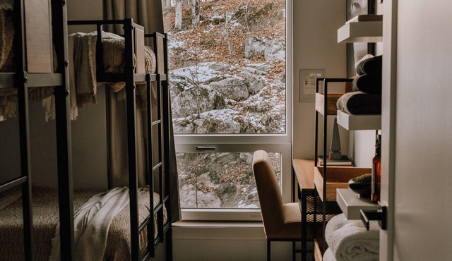 4-season lakehouse | sauna, woodfireplace, fast Wi-Fi, 30 minutes from ski hills