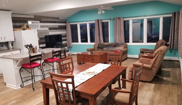 4 Season newly remodeled all sport lake cottage w/nearby golfing & snowmobiling