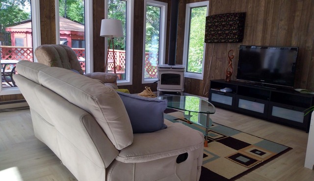 4 Season Peaceful Cottage in Ponemah - 5 min walk to Lake Winnipeg!