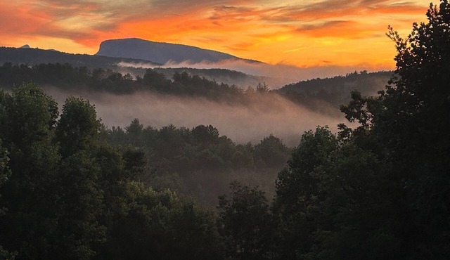 4-Season Retreat Near Lake James Stunning Mountain Views, Fire Pit, Game Room