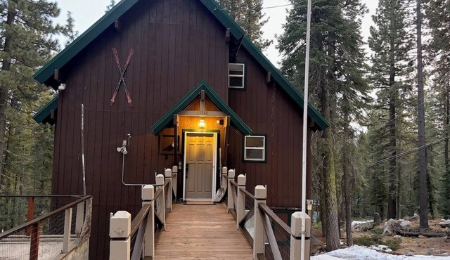 4-Season Sierra Retreat - Borders Tahoe Forest - South Yuba River - Sleeps 10