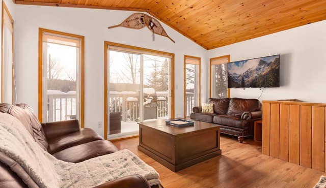 4 Season Waterfront Bay Lake Beauty