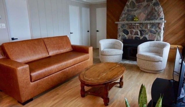 4 SEASON WATERFRONT COTTAGE ON GEORGIAN BAY SAND BEACH