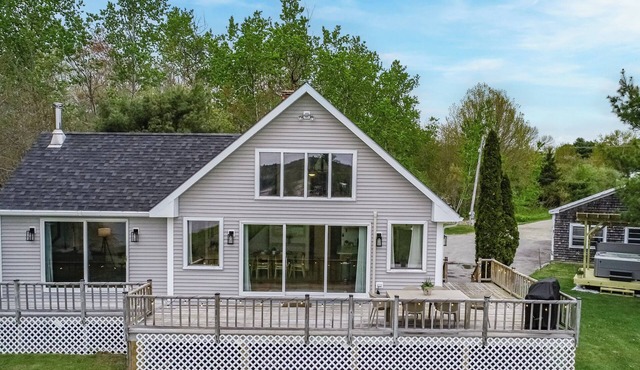 4-Season Waterfront Oasis Acadia with Hot Tub