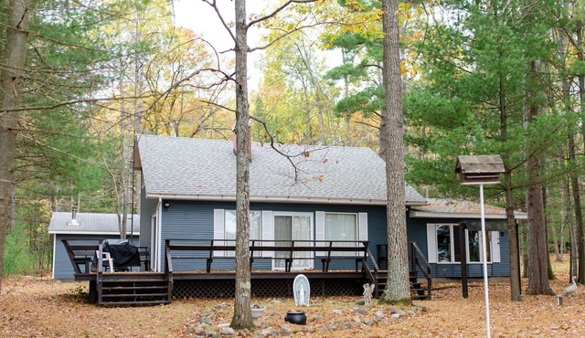 4 Seasons, Charming Lakefront Cottage on Ess Lake