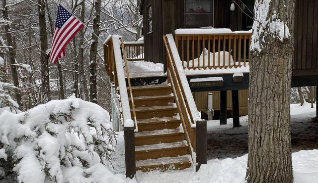 4 Seasons Mountain Chalet, Steps from the Tubing Park