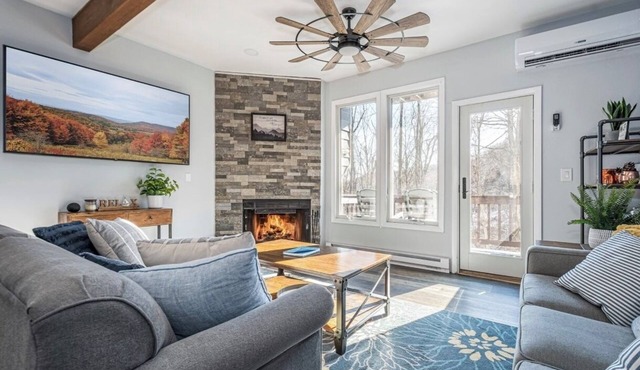 4 Seasons Wisp - Ski In/Ski Out Townhome with Lake Access, Hot Tub