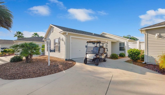 4 SEAT GAS CART SMALL DOG FRIENDLY AWESOME LOCATION WITH POOL AND GOLF NEAR