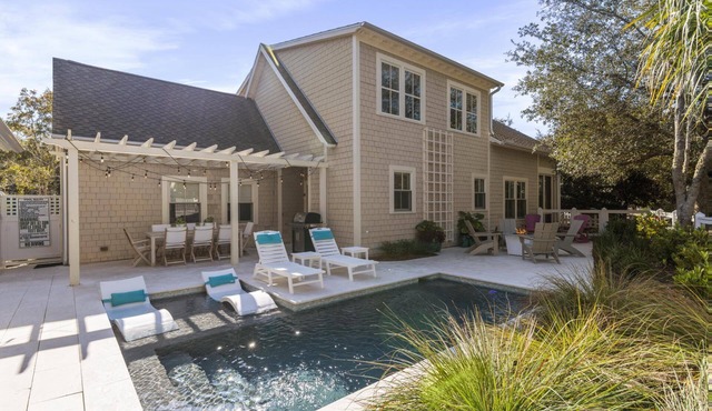 4 Seater Golf Cart. Grill. Private Heated Pool with Poolside Fire Pit!