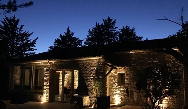 4* single-storey Provencal MAS near GORDES with swimming pool, quiet location