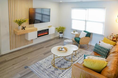 [4] Sleek Urban Retreat Walk to MASS/KU/Dining!