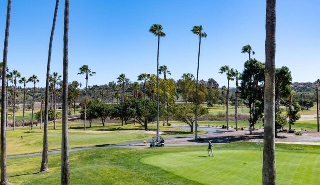 4 Spacious Clubs Double Queen Near Golf & Pool