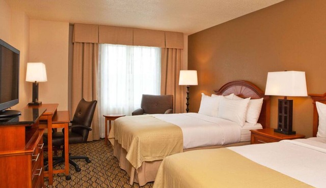 4 Spacious Good-Value Accommodations! Pet-Friendly, Near Georgia Pacific Museum