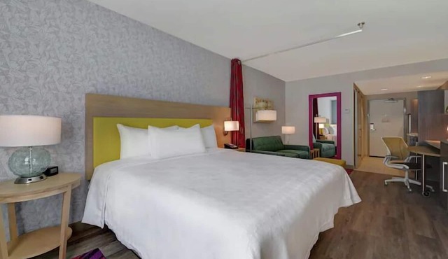 4 Spacious Suites, Next to Outlets w/Fitness & Laundry Facility