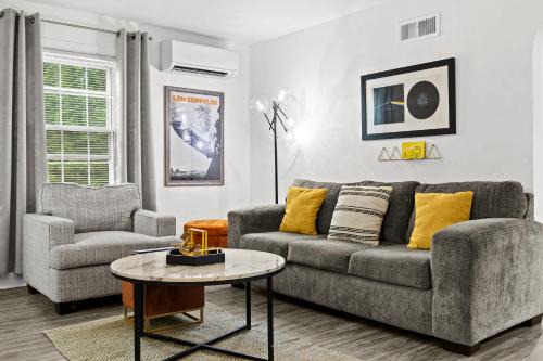 4 Spacious Units Close to Downtown & Expo Center