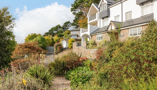 4 ST ELMO COURT, family friendly, country holiday cottage in Salcombe