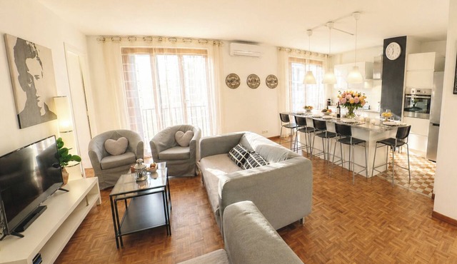 4(*) Standing flat, 3 bedrooms, private parking with AC near Panier Vieux-Port