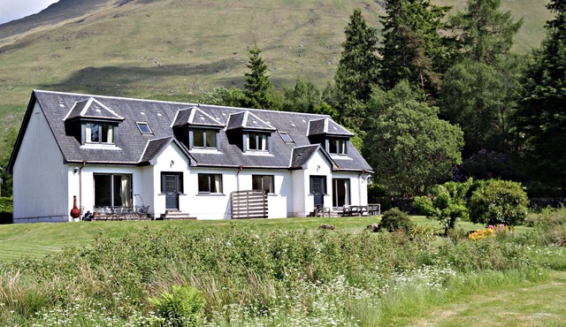 4 star, 4 bedroom, 3 bathroom Scottish cottage with sensational loch and mountain views