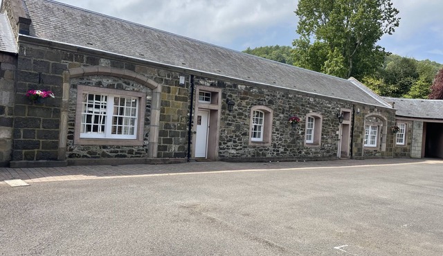 4 star accommodation offering a rural retreat 2 miles from Perth. Pets Welcome